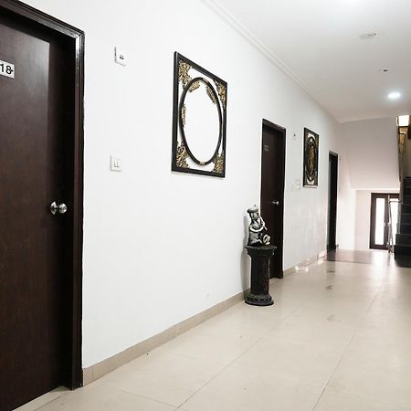 Hotel Om Paradise New Delhi Buitenkant foto