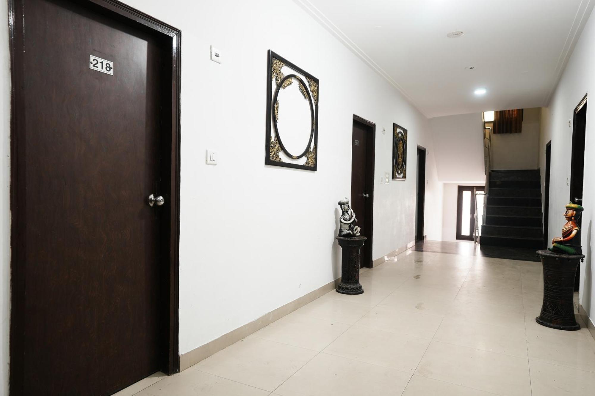 Hotel Om Paradise New Delhi Buitenkant foto