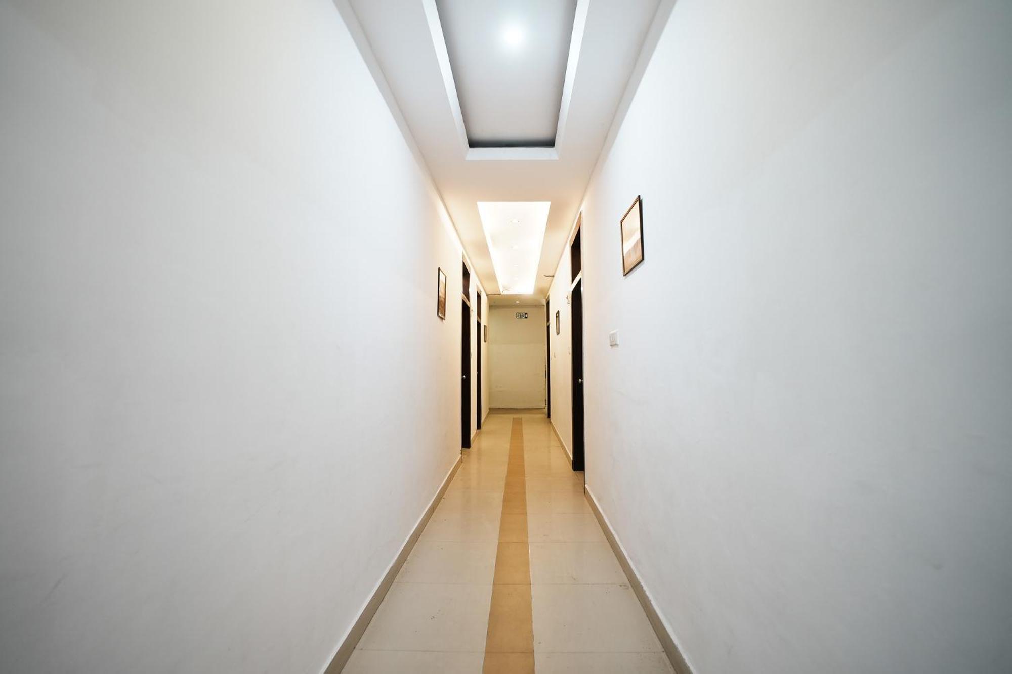 Hotel Om Paradise New Delhi Buitenkant foto