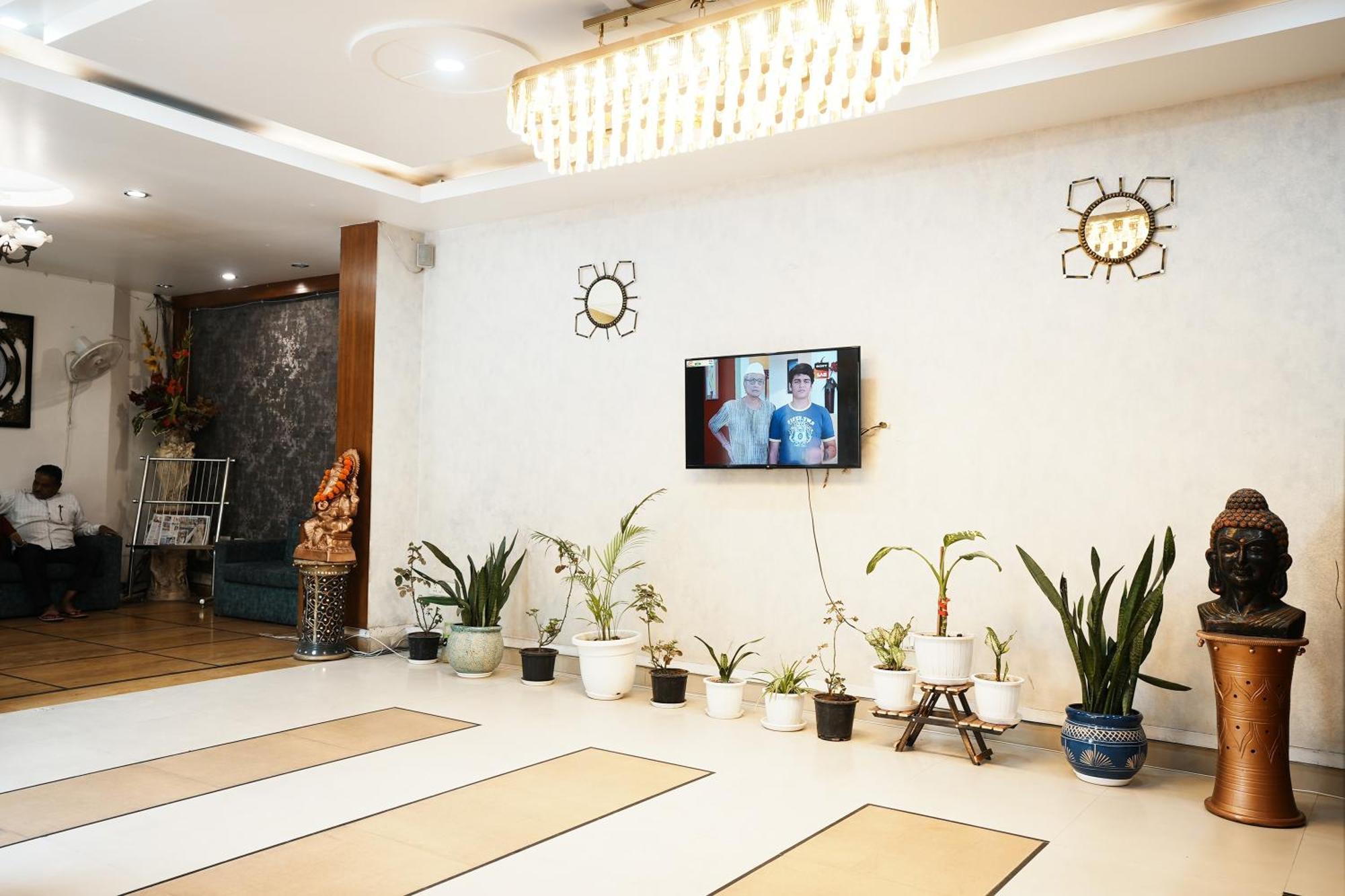 Hotel Om Paradise New Delhi Buitenkant foto