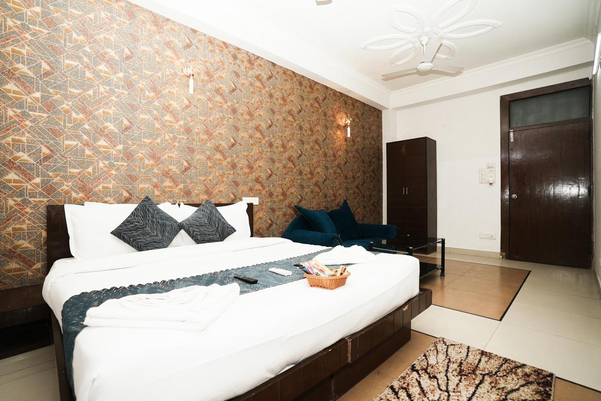 Hotel Om Paradise New Delhi Buitenkant foto