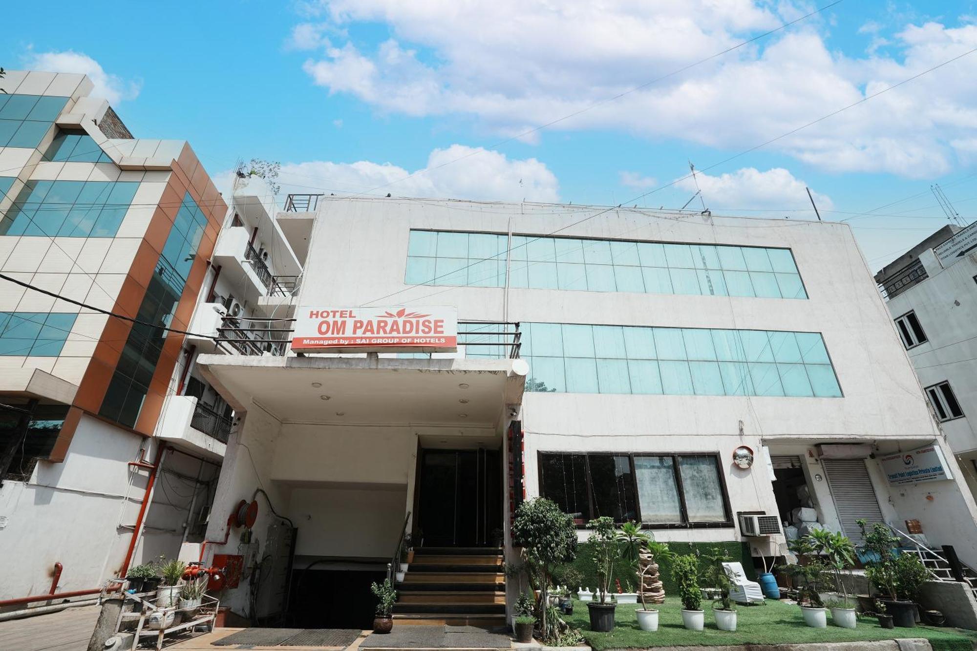 Hotel Om Paradise New Delhi Buitenkant foto