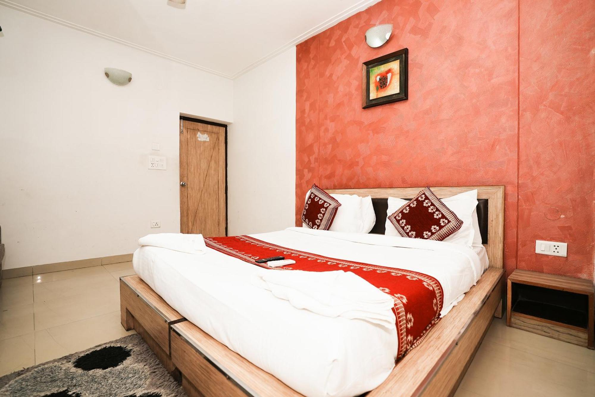 Hotel Om Paradise New Delhi Buitenkant foto