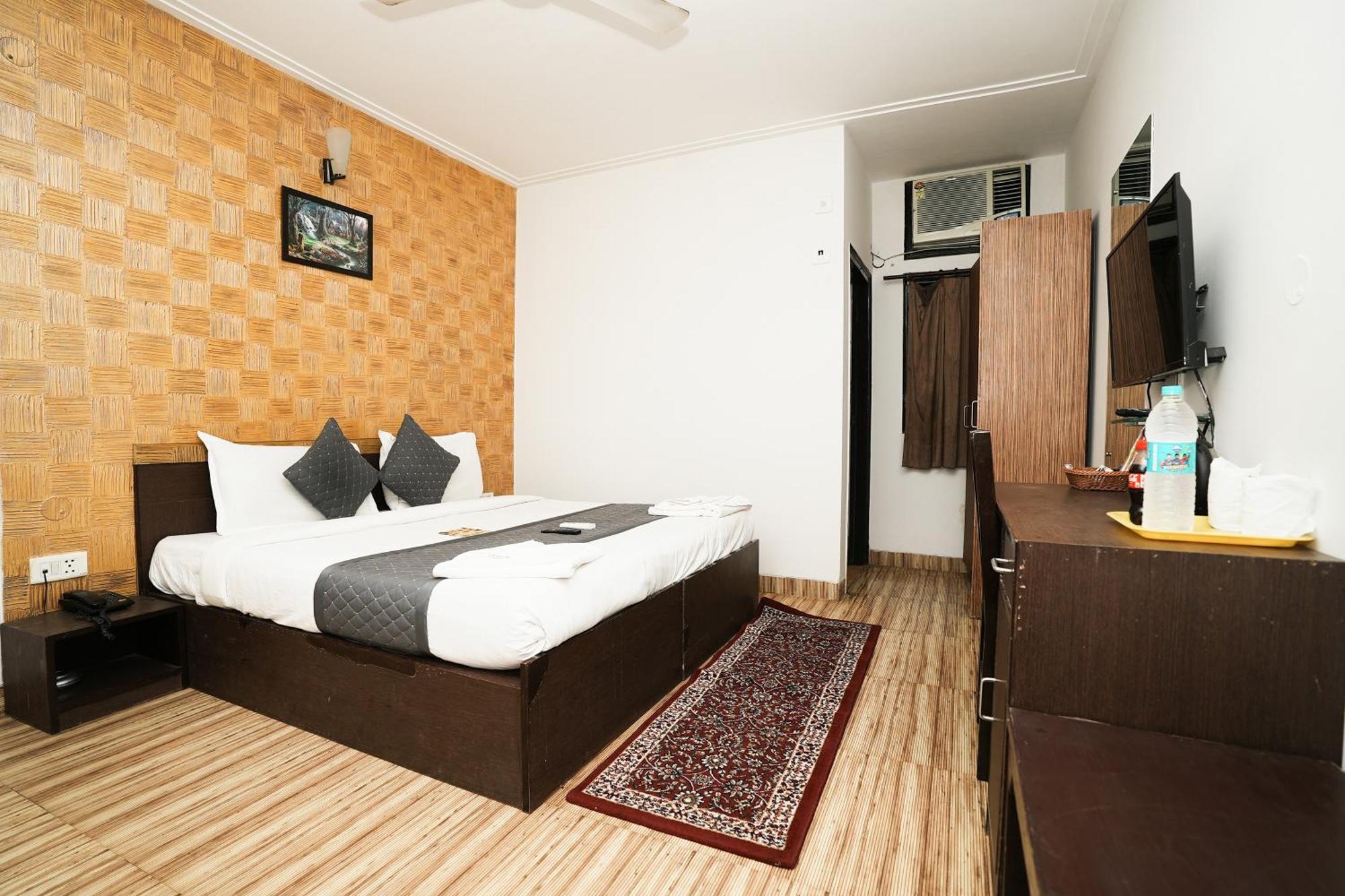 Hotel Om Paradise New Delhi Buitenkant foto